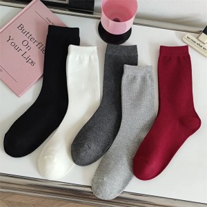 Women's Breathable Knitted Crew Socks Solid